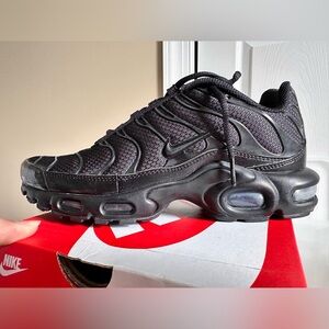 Nike Men's Black Air Max Sneakers